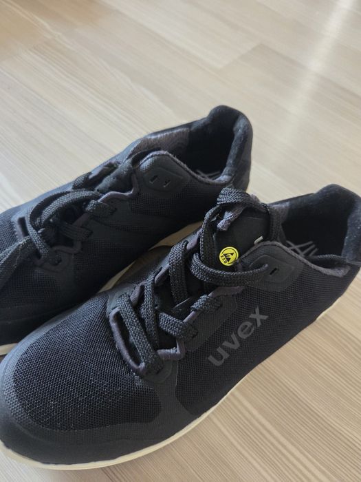 Vând Uvex mărimea 38