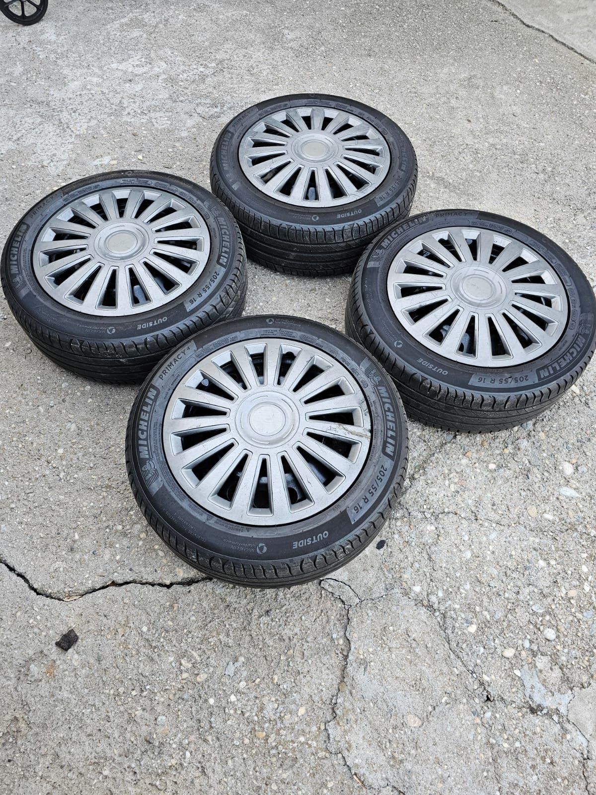 Jante noi tabla + anvelope vara Michelin ca NOI / 205 55 R16 / 4x100