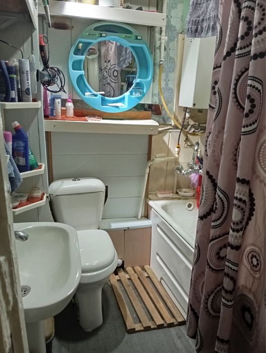 2х комнатная Кадышева. Конечка.Второй этаж. Очень срочно продается.