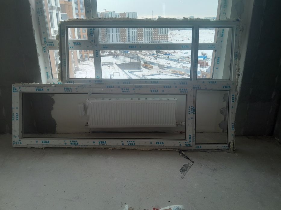 Продаётся дверь на балкон с стеклом