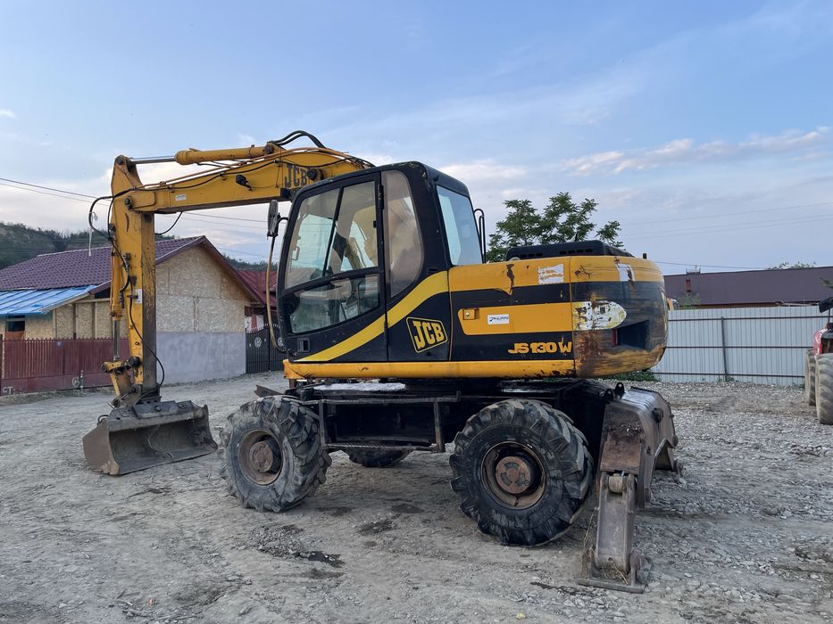 Excavator pe roti JCB 130