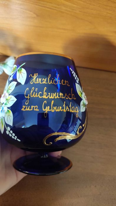 Голяма чаша от цветен кристал с 3Д декорация и златен кант