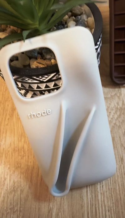 Huse Rhode Iphone + lip tint