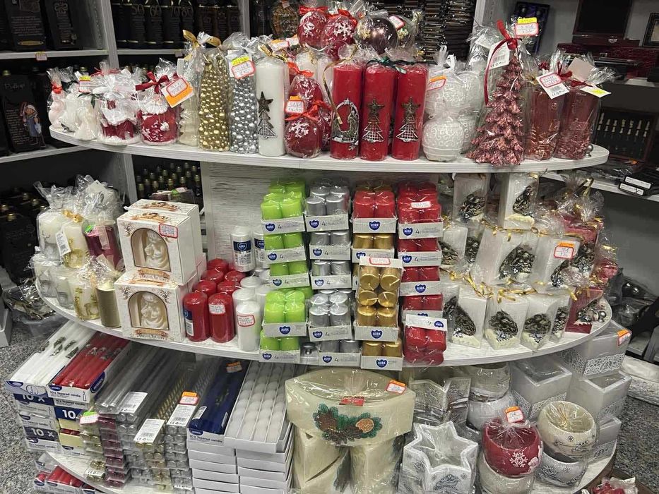 Коледни подаръци и декорации