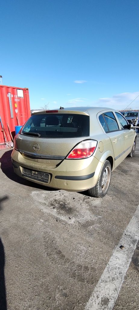 Dezmembrez Opel Astra H