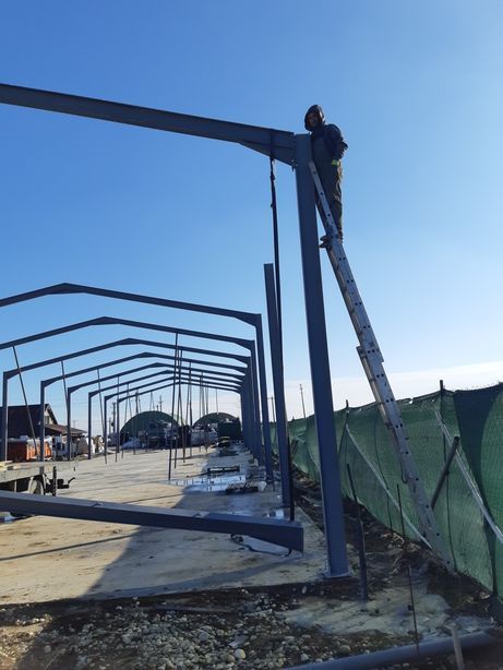 Hale metalica,20 m lungime cu 13 m latime,inaltime la streasena 4 m,
