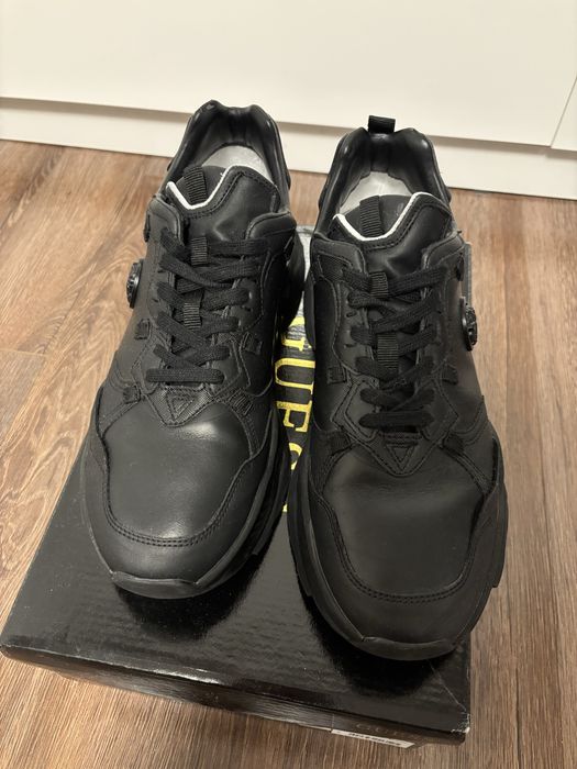 Продавам маратонки Guess