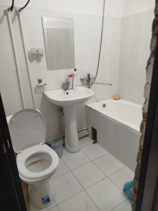 Yashnobod Kadesheva bozori Olmos metrosi yaqinida kvartira bor