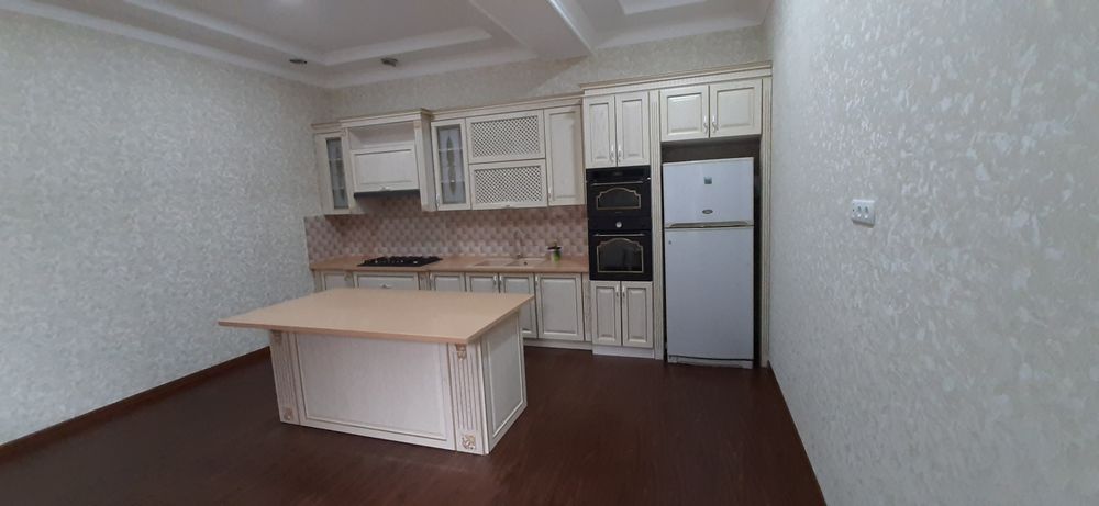 Кухонный мебель из шпона и итальянского фасада!!!