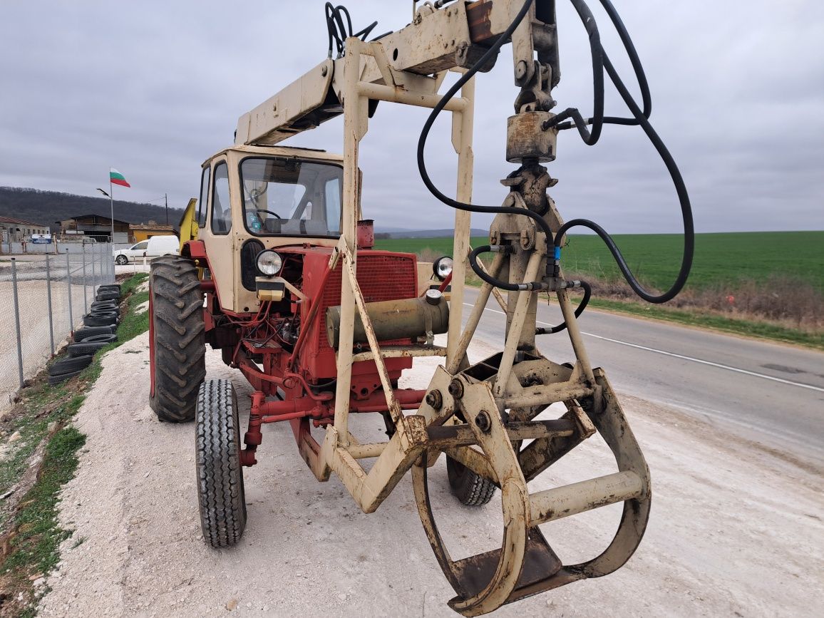 Трактор ЮМЗ със  кран