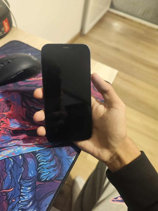 Vand Iphone 12 simplu