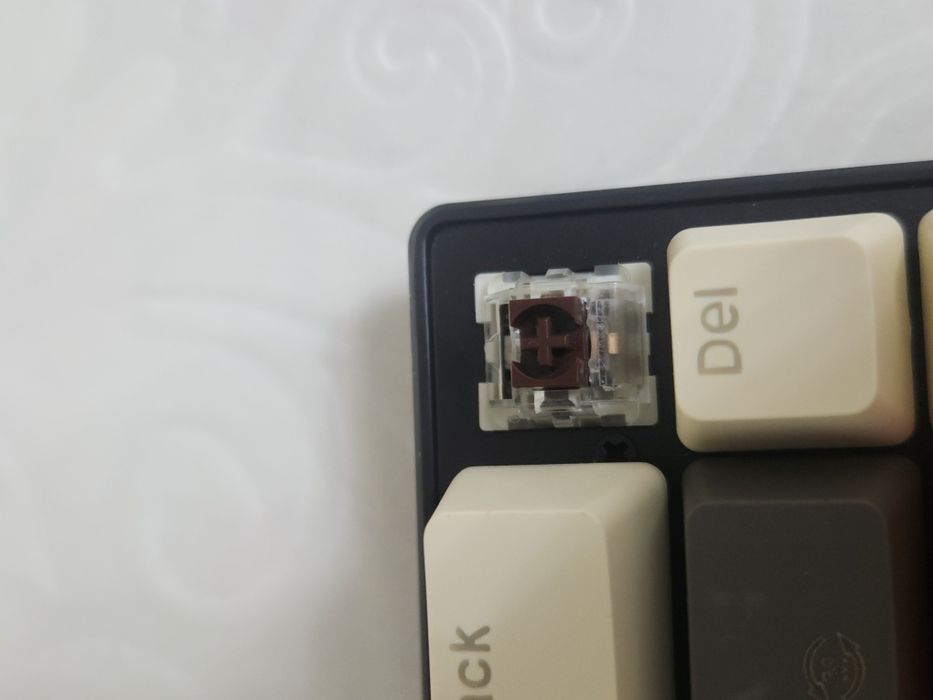 Esonne Keyboard mechanical 68 keys rgb yengi