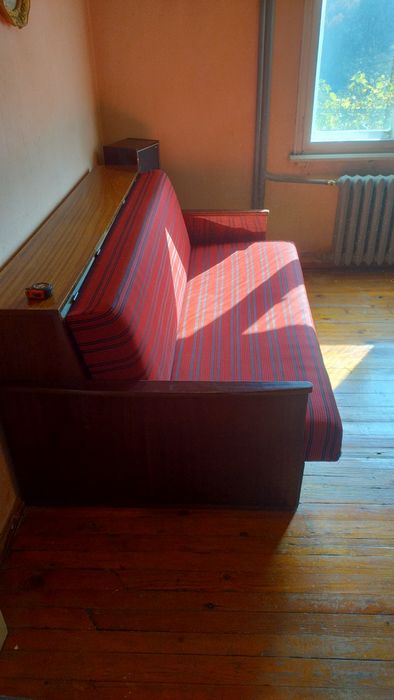 Разтегателен диван