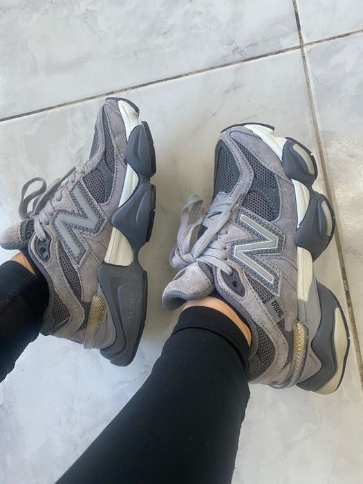 New balance U9060 -250 лв. Calvin Klein -190 лв. Оригинални маратонки