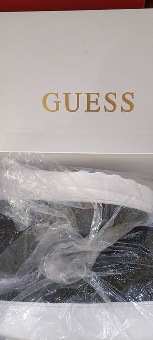 Дамски кецове Guess Нови 38 номер -119 лв