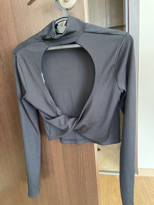 Блуза гол гръб bershka