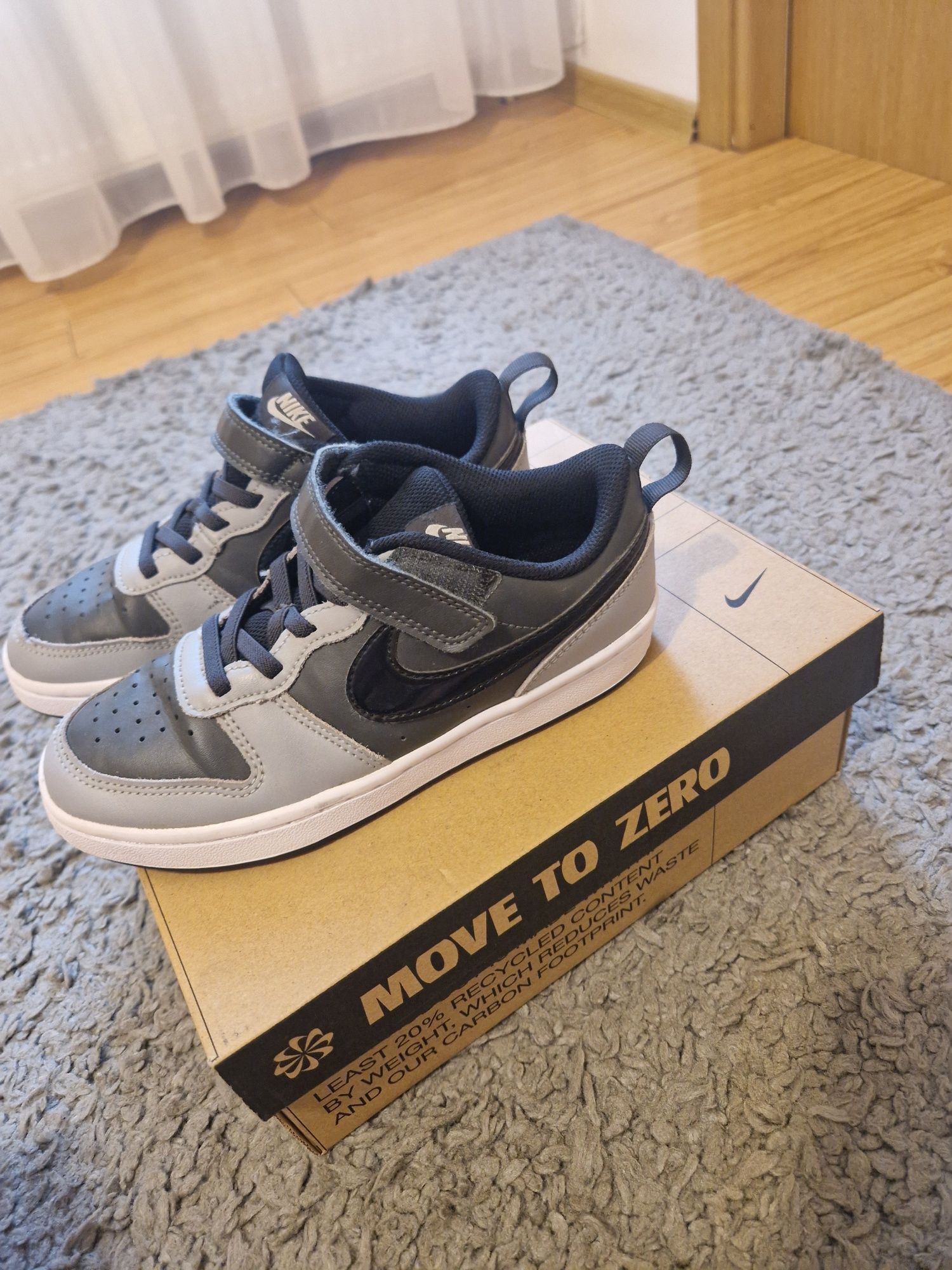 Adidași Nike piele marimea 34