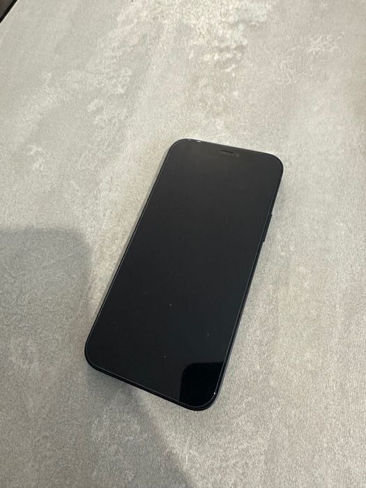Черен iPhone12 64GB