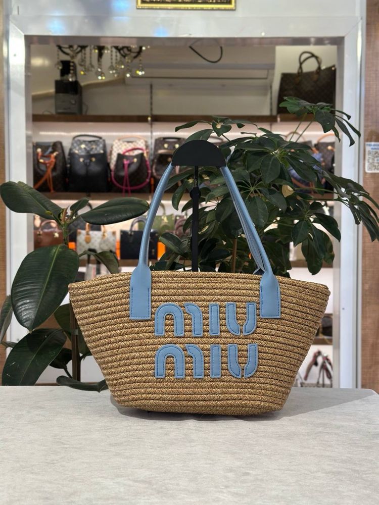 Geanta Miu Miu Noua !!! Dimensiuni 43/21 !!!