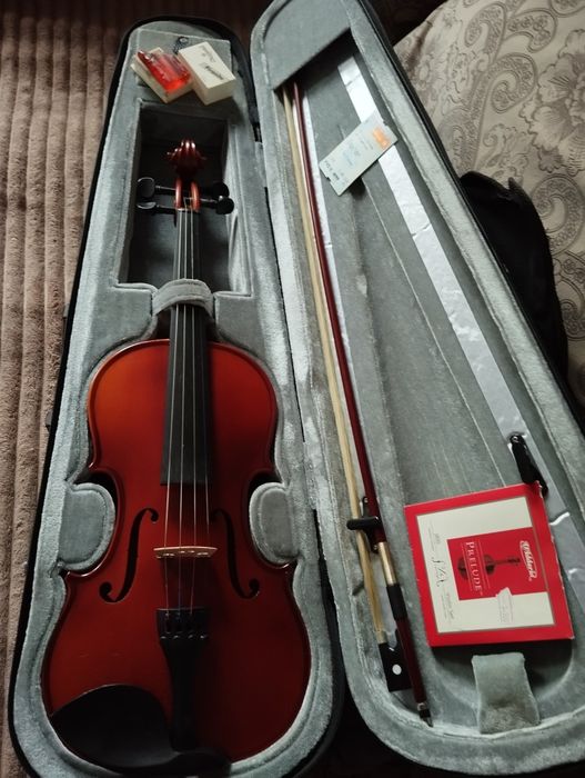 Скрипка 4/4 ФРГ в отличном состоянии с чехлом + муз. канифоль