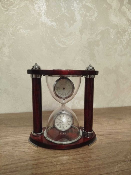 Японские кварцевые настольные часы