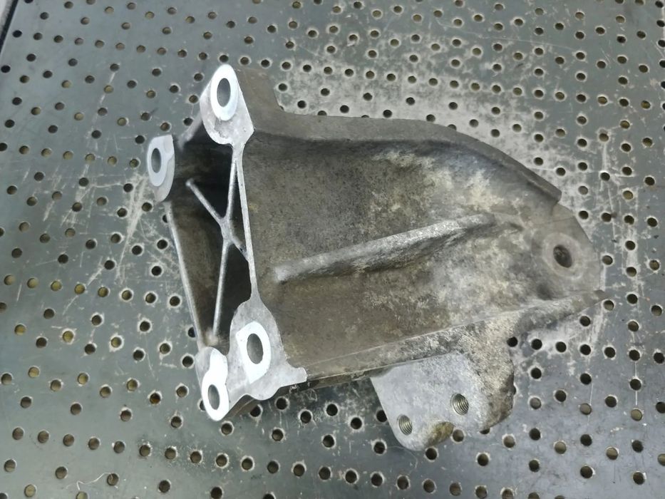 suport motor dreapta  2.2d 2ad   lexus is 220