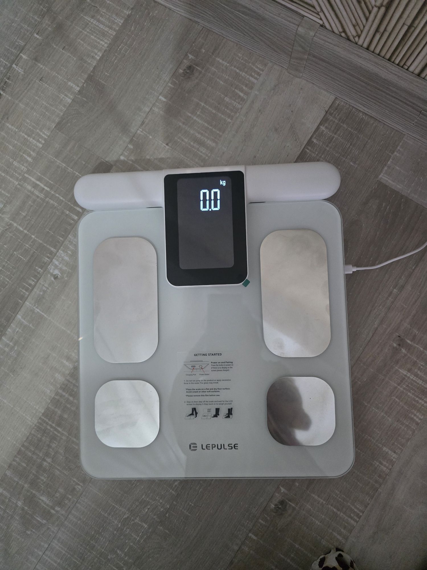 Vand cantar profesional cu bioimpedanta,  afișaj led- analizor 20 prog