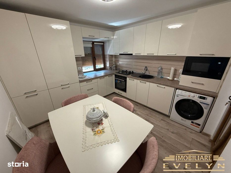 De vânzare apartament 3 camere si teren proprietate 80 mp (parcare)