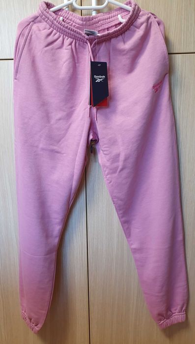 Pantaloni trening femei roz 100075640 Reebok FRENCH TERRY marimea XS