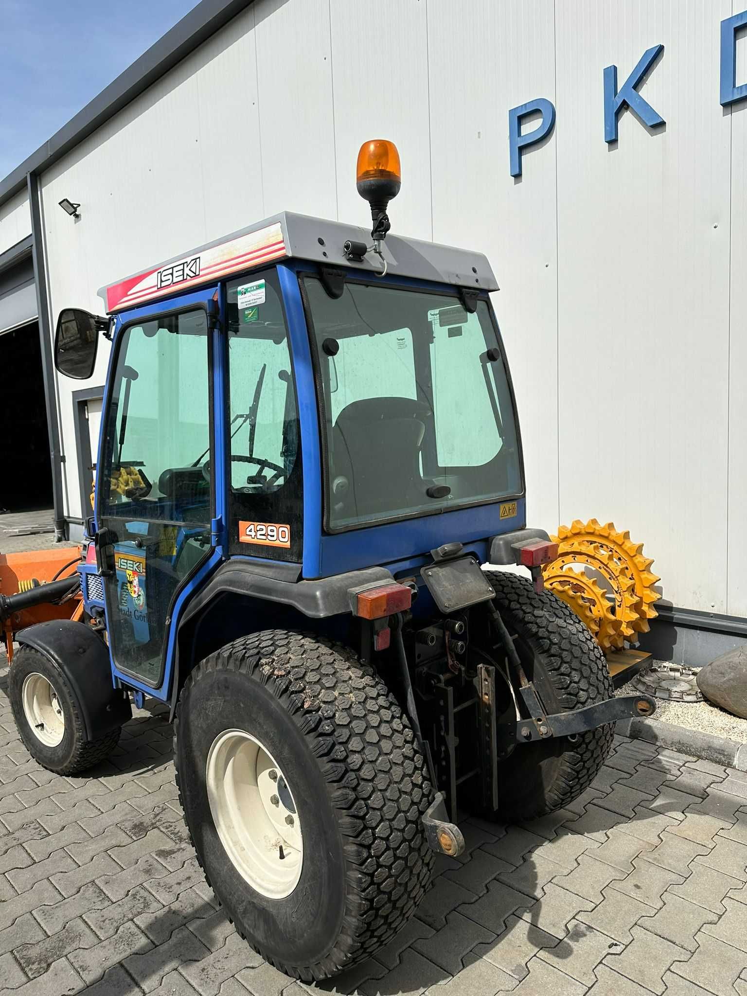 Tractoras ISEKI 4290 cu maturatoare sau cositoare