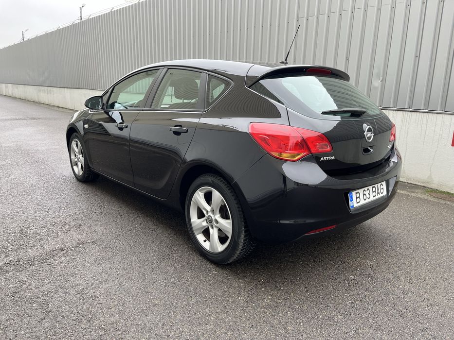 Vand Opel Astra J Euro 5 hatckback An 2012 1.7 CDTI 168.000 km realii