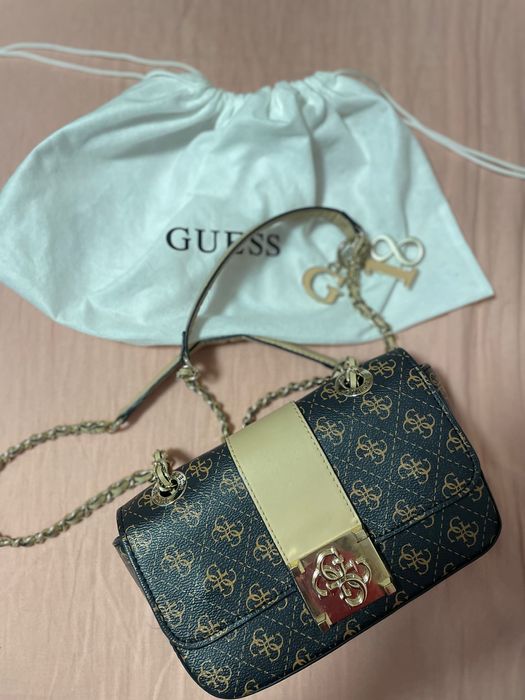 оригинална чанта на Guess