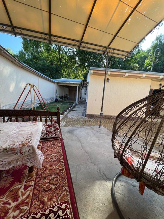 чилонзор 6 кв да коттедж сотилади.