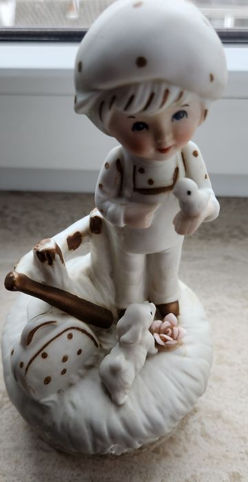 Figurina portelen  cu cutie muzicala made in Japan