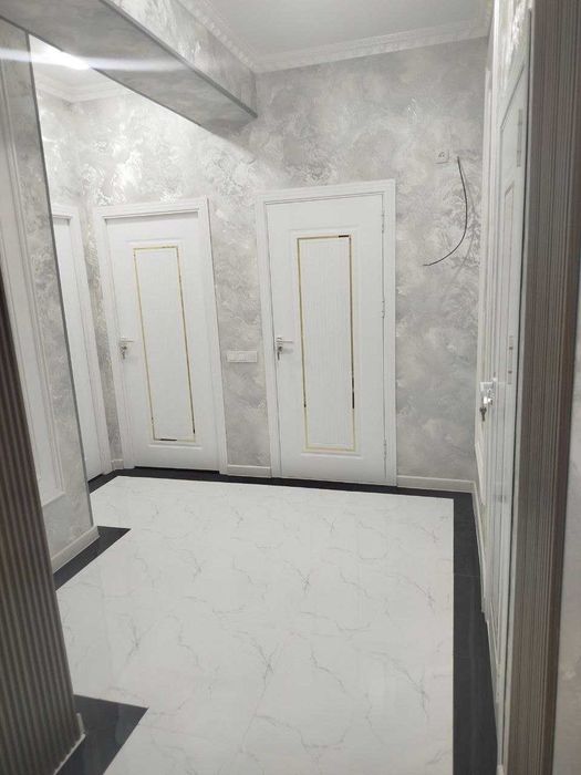 3-комнатная, 4/8, Центр, ориентир Чехова и метро Ойбек`