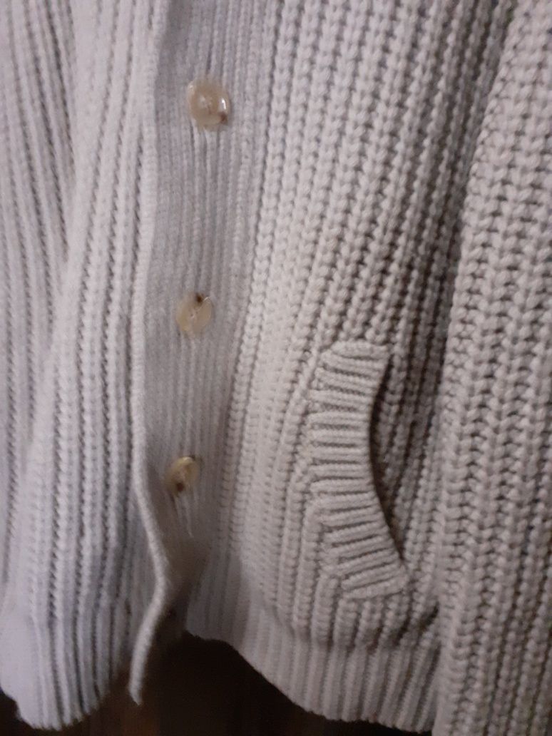 Pulover tricotat imblanit cu gluga