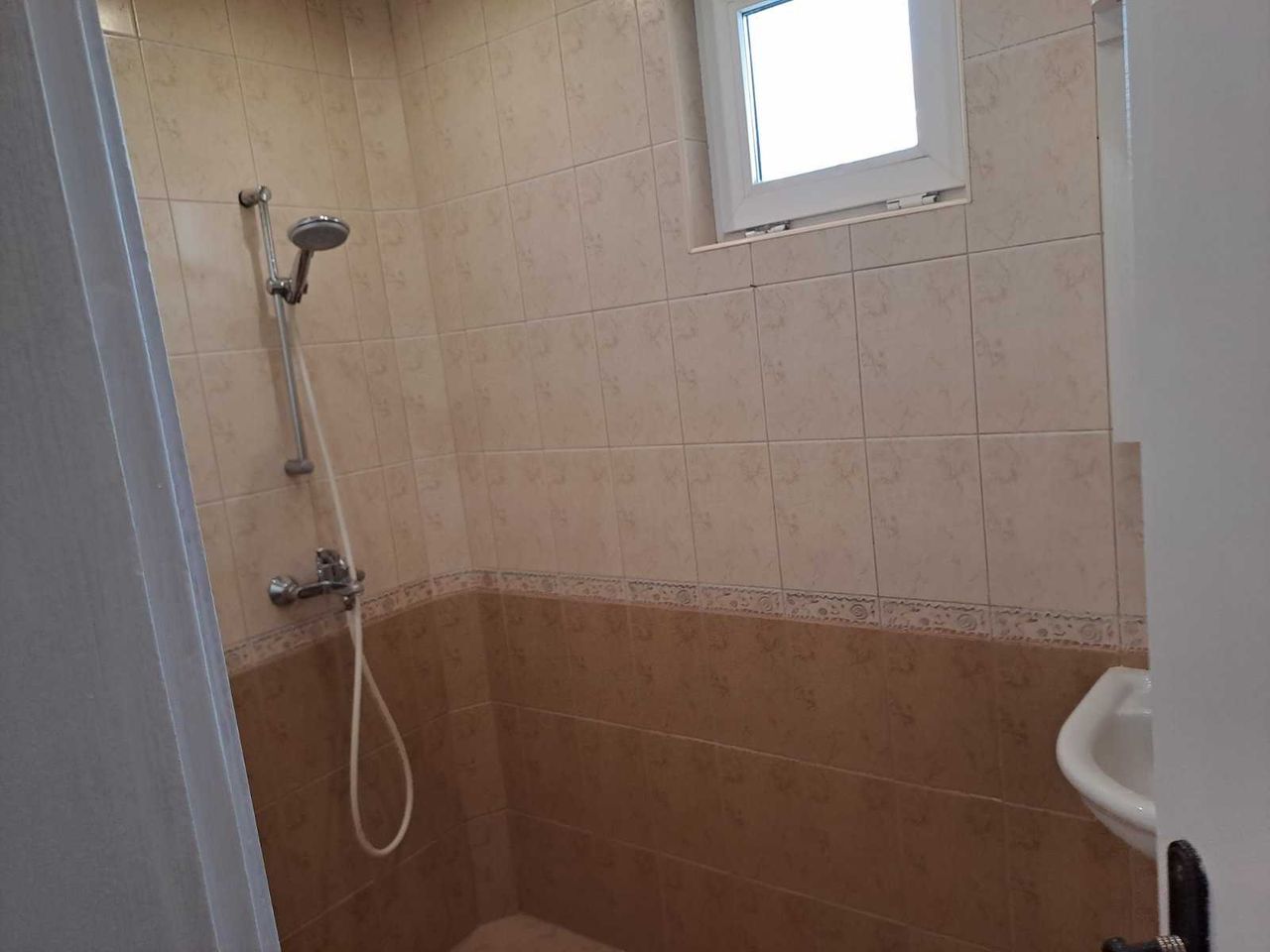 Дава се под наем Тристаен апартамент в Варна, Колхозен пазар - 85 кв.м за 510 € - Снимка #11