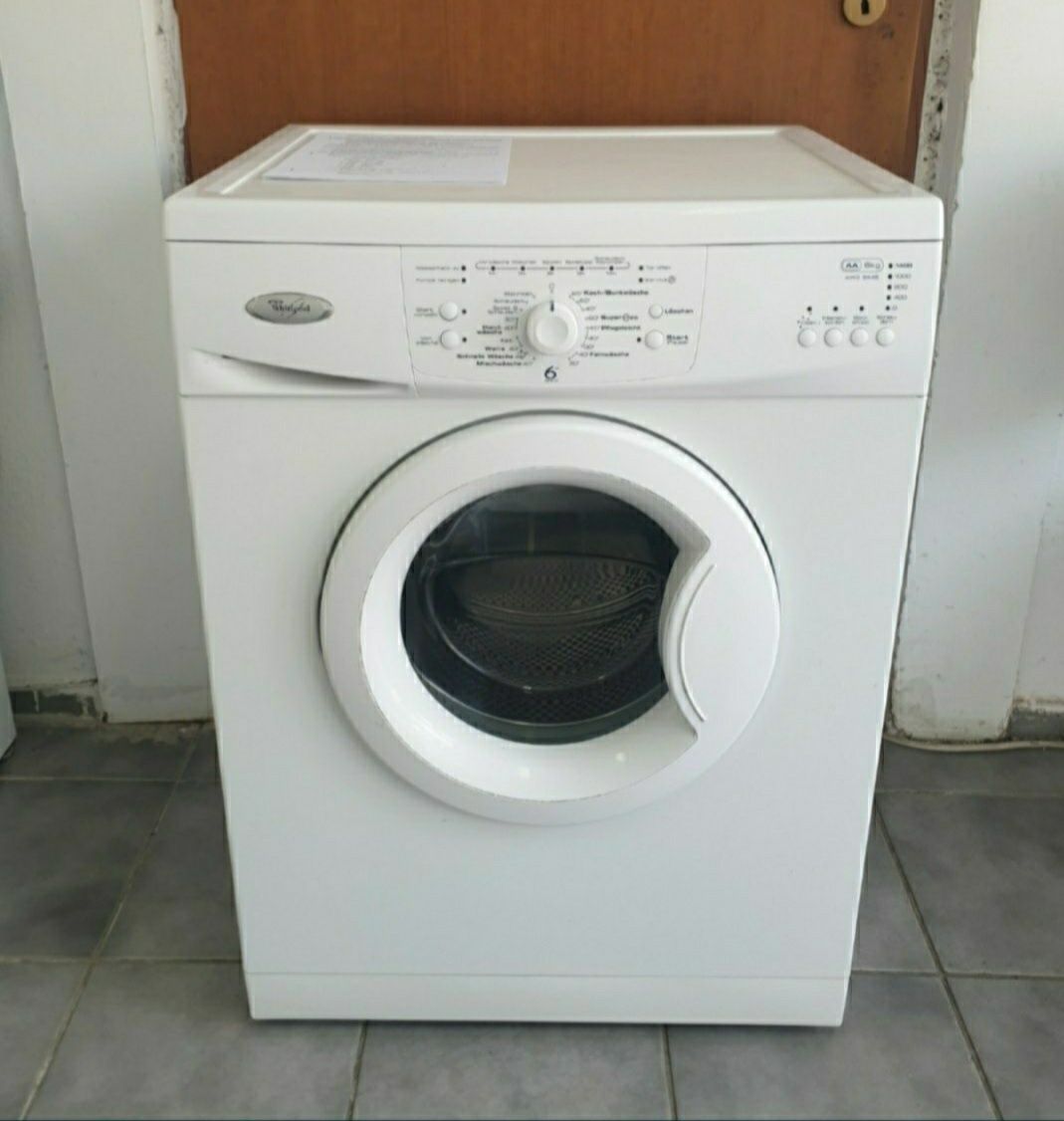 Masina de spălat rufe Whirlpool.  AWM 5711.AA