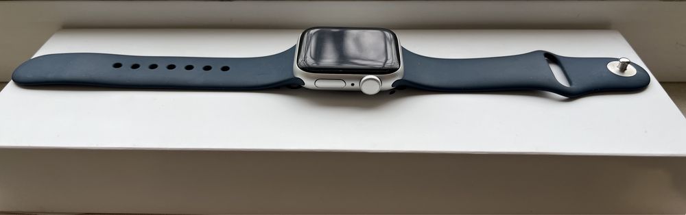 Apple Watch SE 2 Gen (2023) GPS S/M 40 мм серебристый-синий