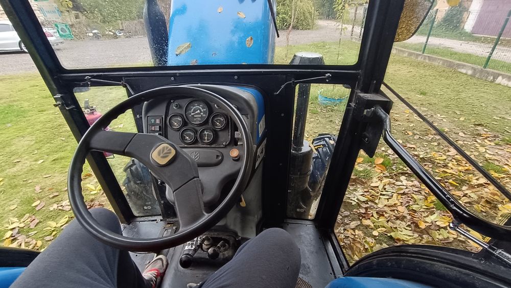 Трактор New Holland SNH704