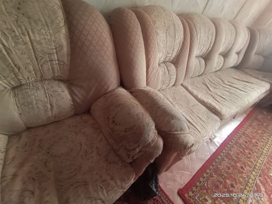 Диван с двумя кресломи б/у