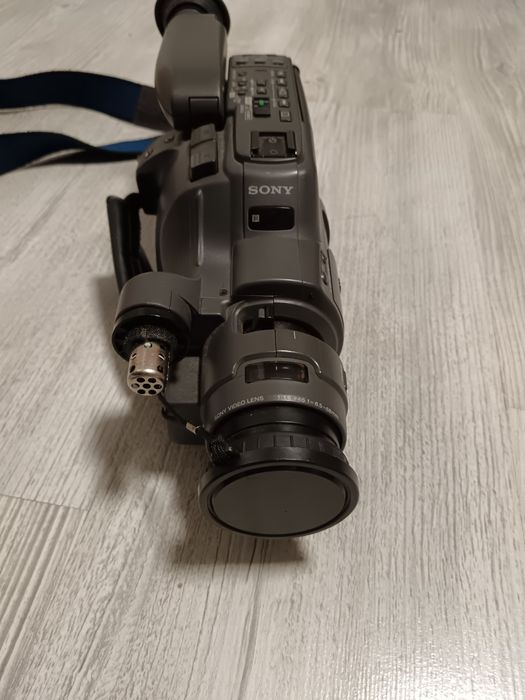 camera Sony CCD-F385E