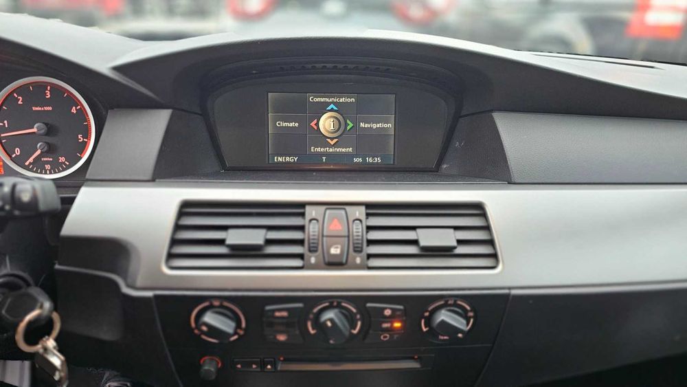 Автомобил BMW E61 530