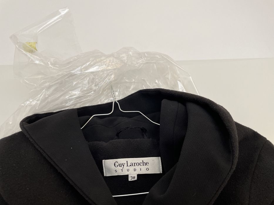 Черно палто Guy Laroche, 38
