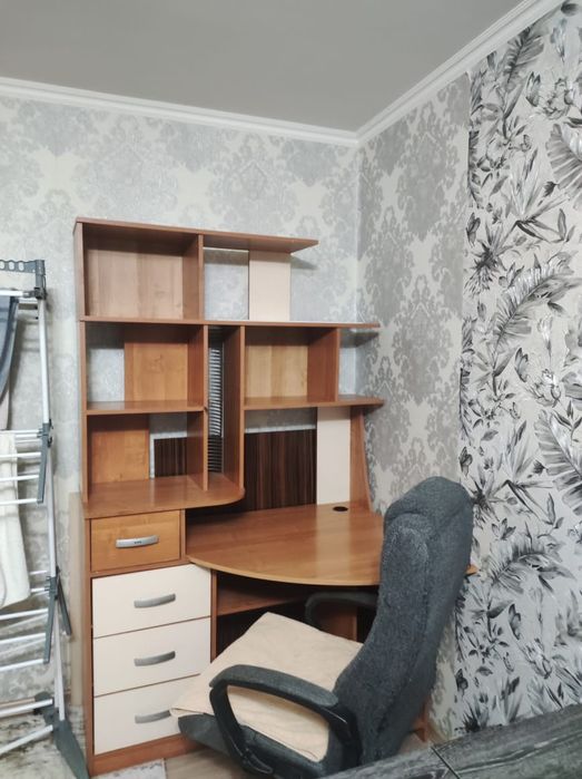 Продам компьютерный стол с креслом