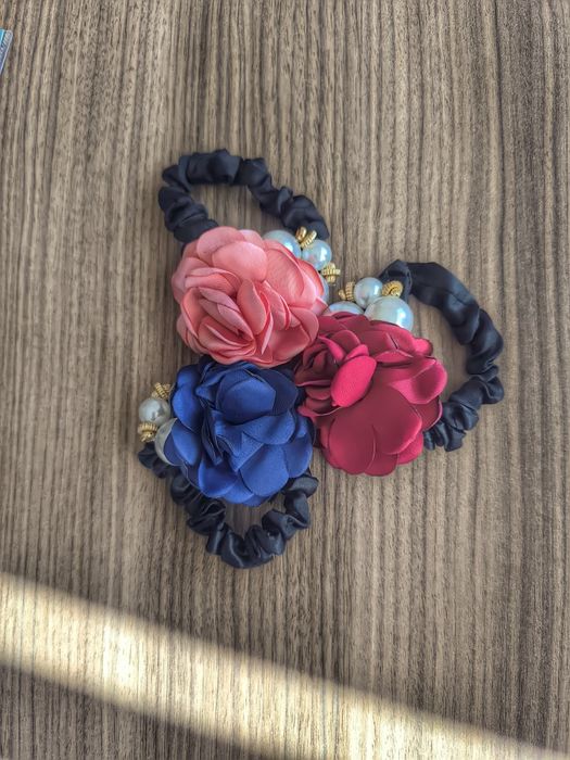 Сатенени ефирни шалове, красиви ластици-гривни за коса