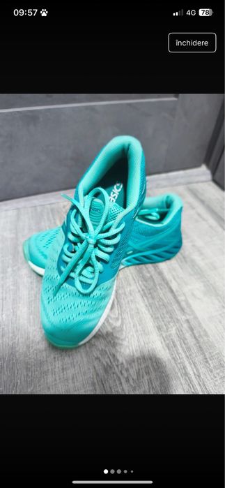 Adidasi asics purtati