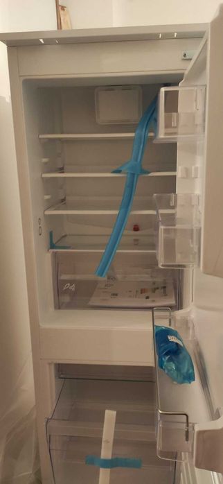 Чисто нов хладилник с фризер за вграждане RAKALL от IKEA, 5г. гаранция