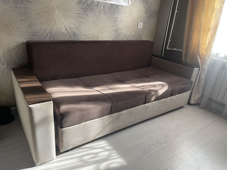 Диван продаю срочно