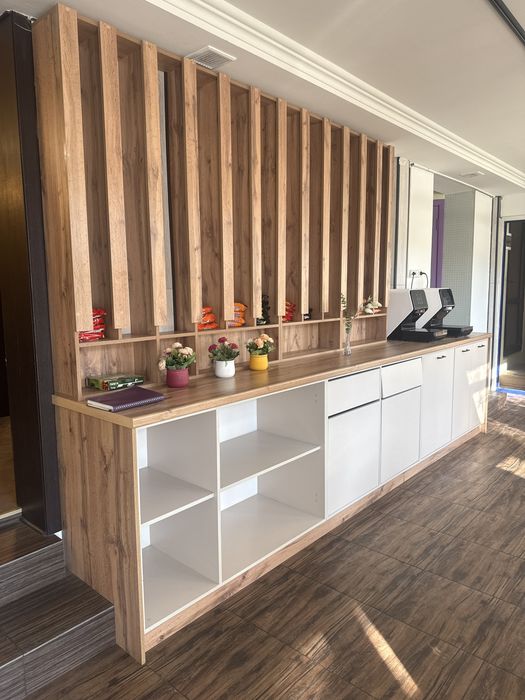 Аппарат для варки рамена и шкаф и неон